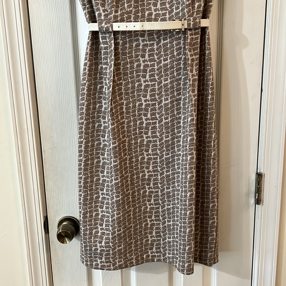Connected apparel cap sleeve belted dress. Size 12 - Picture 3 of 8